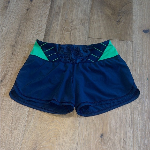 Lululemon navy workout athletic shorts size 4 running - Picture 1 of 8